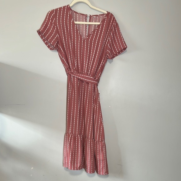 Amazon Elegant Striped Pinkish/Red Dress with Tie Waist Vneck Size Medium - Picture 2 of 10